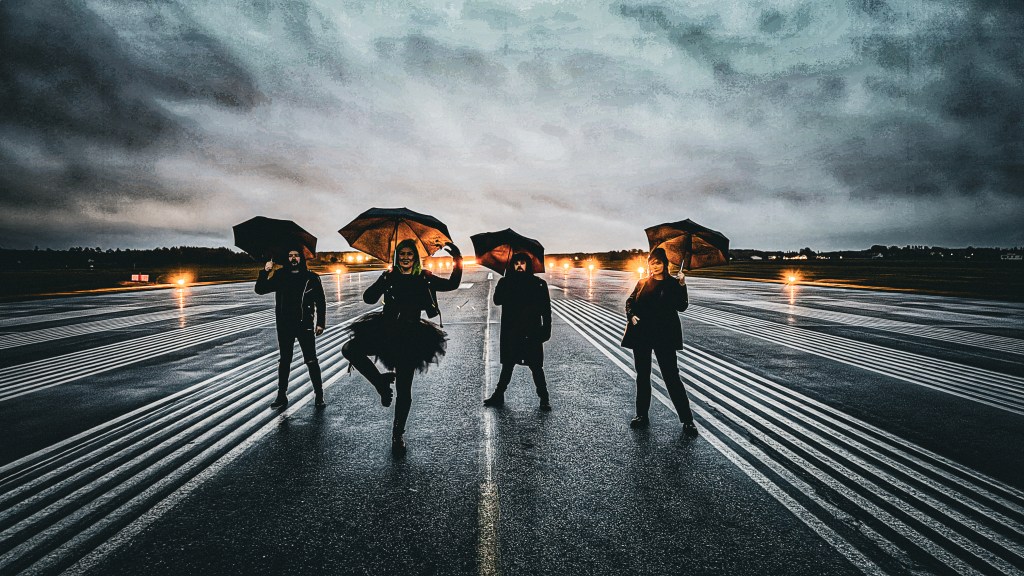 Magiskt Fotoshoot med Lokalt Band “Blind for a moment” på Hovby&nbsp;Flygplats