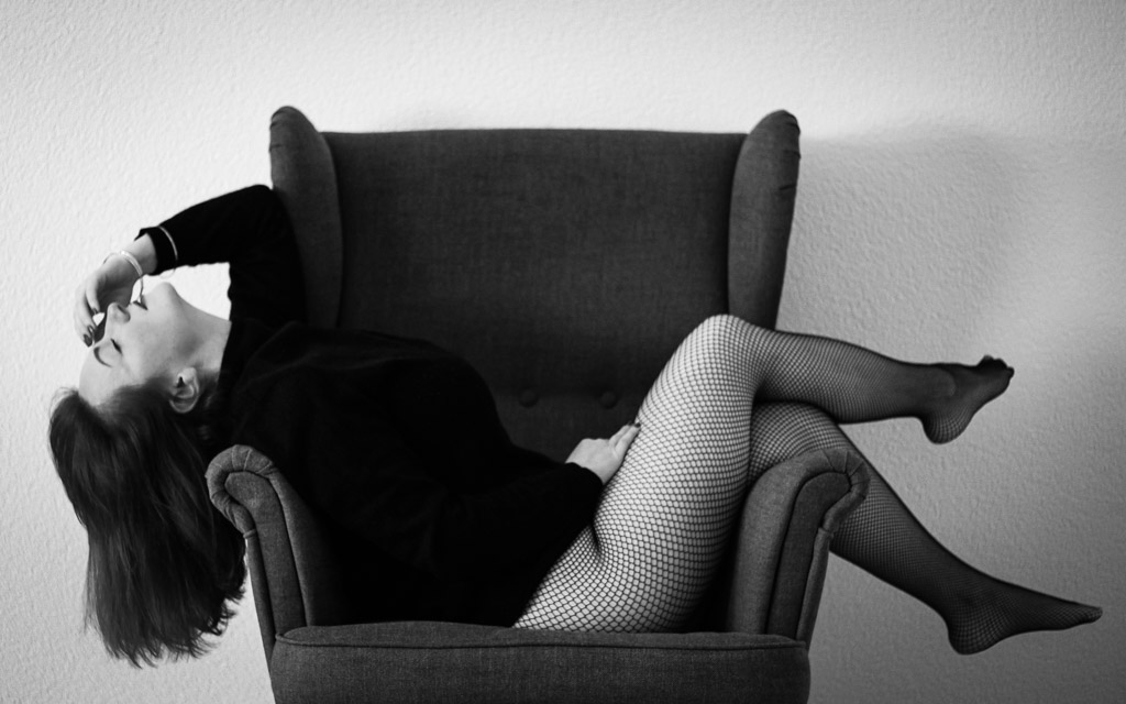 Lär dig hur man skapar estetiska svartvita bilder med sensualitet och djup utan att det blir vulgärt. Fokus på uttryck, relation och känsla.